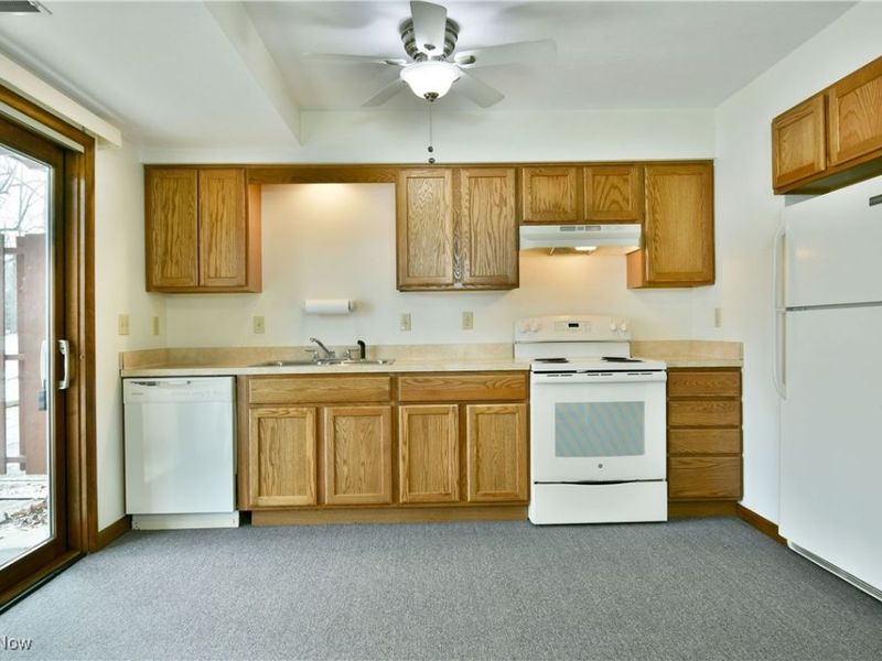 723 Lakeview Drive, Cortland, OH 44410 Photo 9