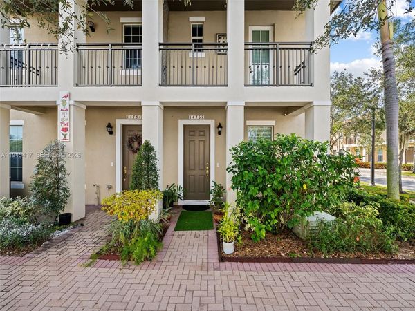 14762 SW 12th St, Pembroke Pines, FL 33027