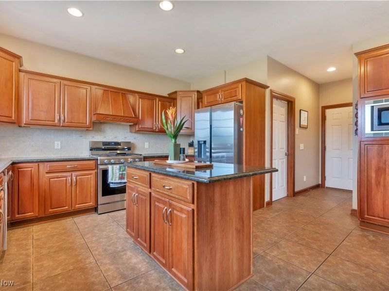 8487 Sandbridge Street NW, Massillon, OH 44646 Photo 15