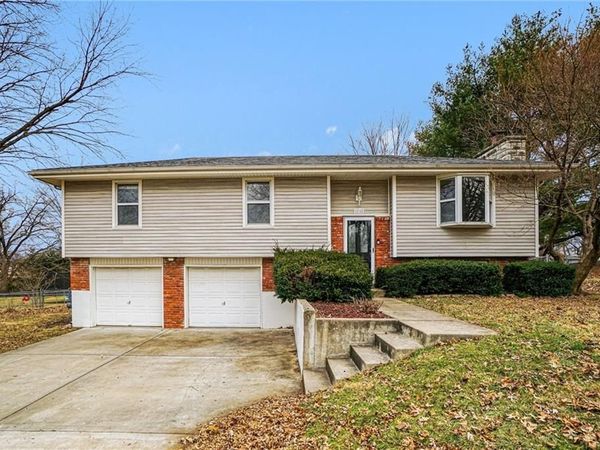 10725 N McGee Street, Kansas City, MO 64155