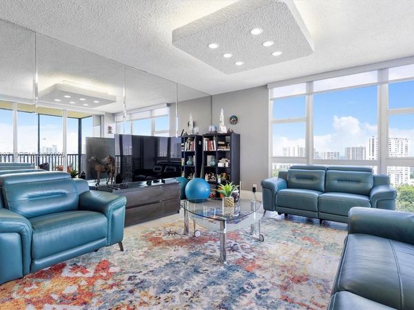 20379 W Country Club Dr , Unit 1933, Aventura, FL 33180