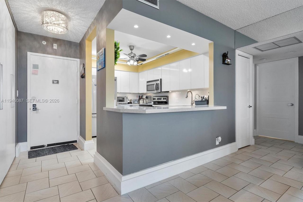 20379 W Country Club Dr , Unit 1933, Aventura, FL 33180 Photo