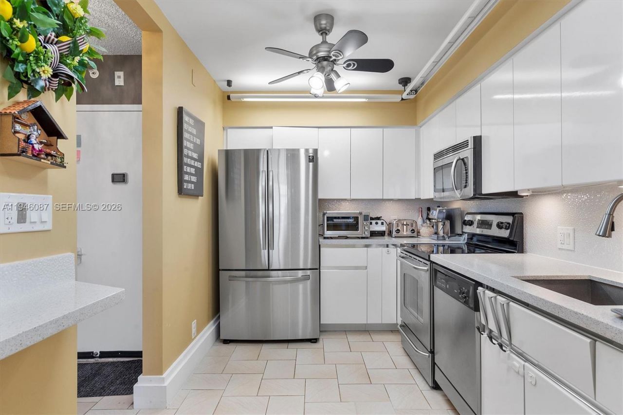 20379 W Country Club Dr , Unit 1933, Aventura, FL 33180 Photo