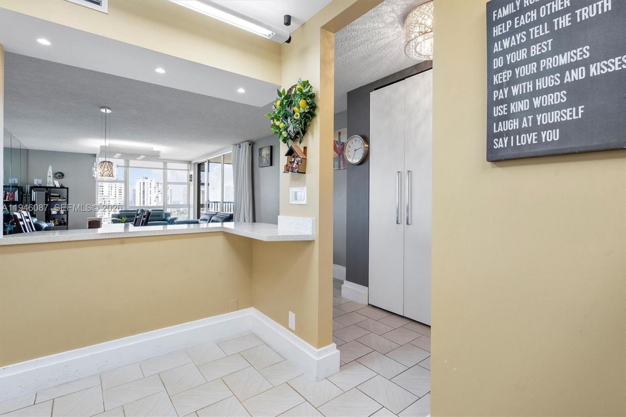 20379 W Country Club Dr , Unit 1933, Aventura, FL 33180 Photo