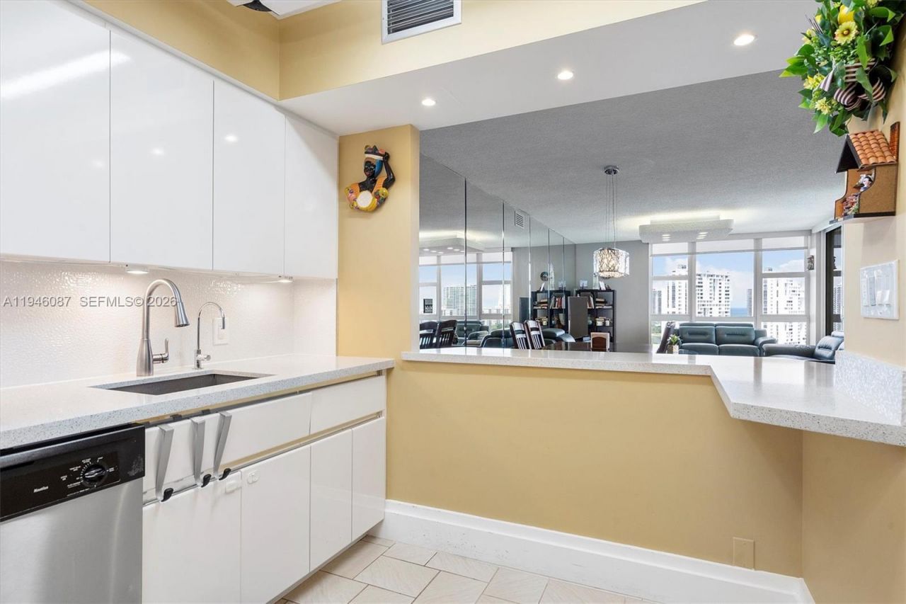 20379 W Country Club Dr , Unit 1933, Aventura, FL 33180 Photo