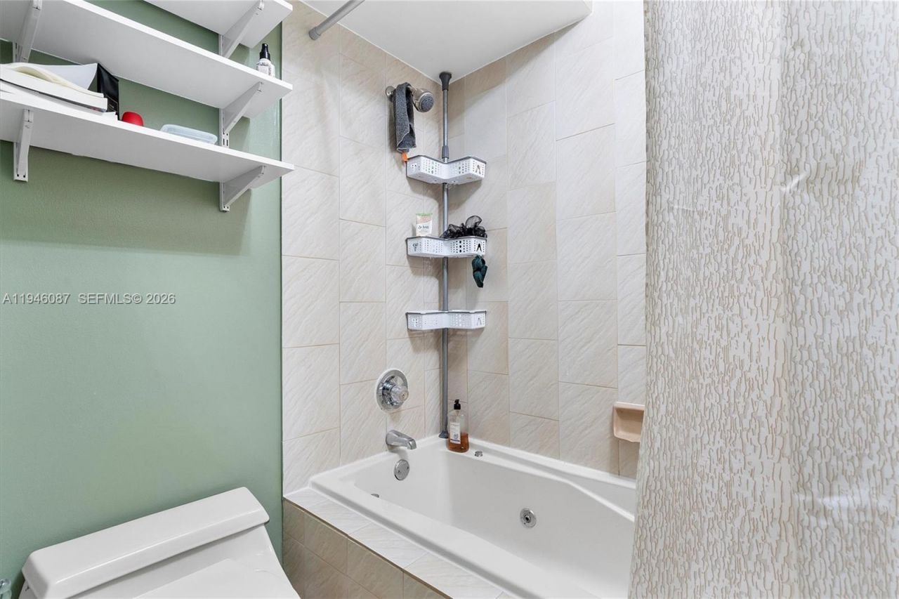 20379 W Country Club Dr , Unit 1933, Aventura, FL 33180 Photo