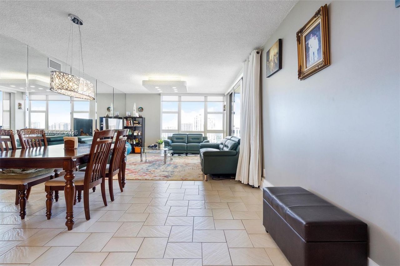 20379 W Country Club Dr , Unit 1933, Aventura, FL 33180 Photo