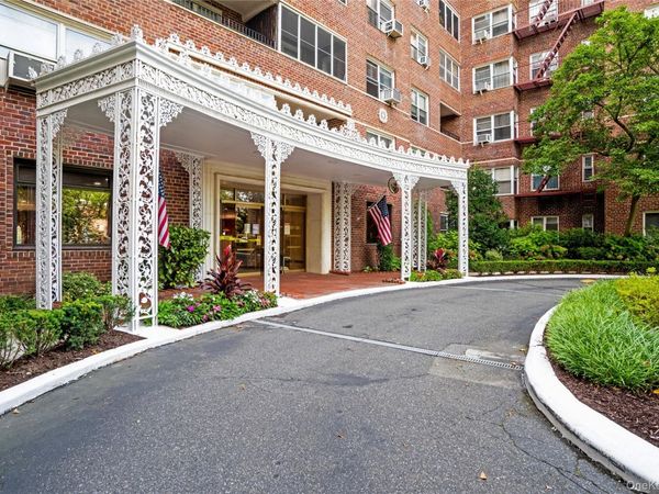 67-38 108th Street, Unit D21, Forest Hills, NY 11375