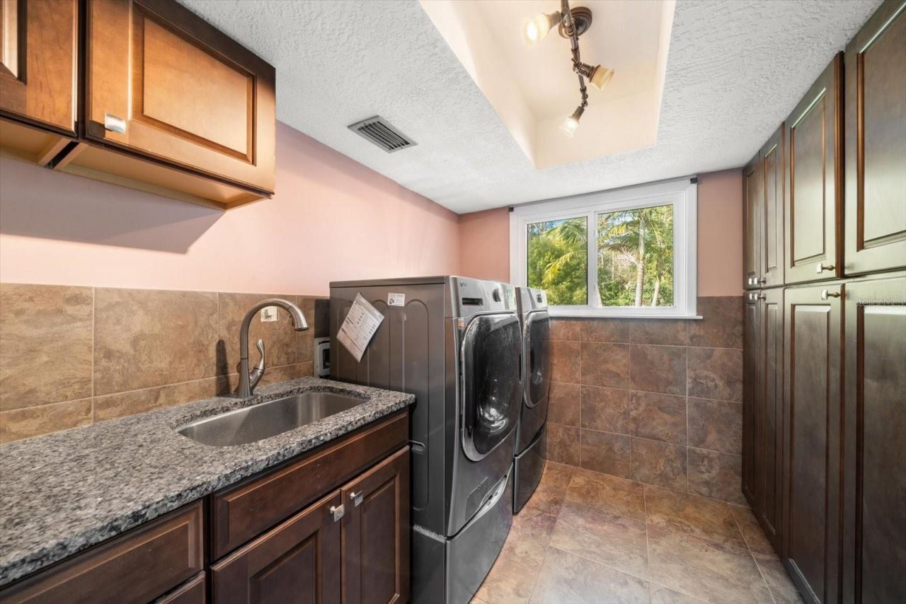 2402 Pine Hammock, Clearwater, FL 33764 Photo