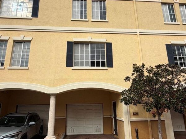 5220 W KENNEDY BOULEVARD, TAMPA, FL 33609