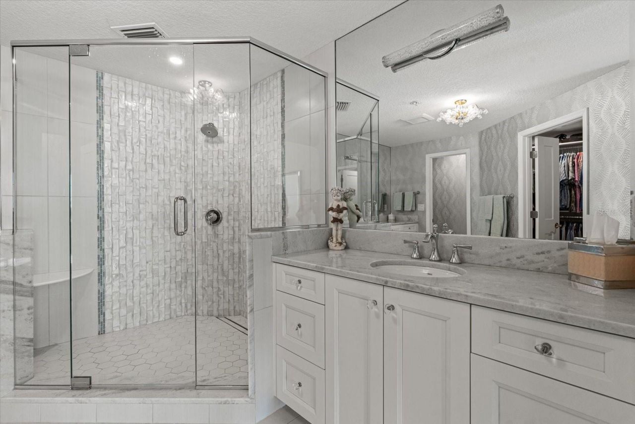 1260 Dolphin Bay Way, Unit 401, Sarasota, FL 34242 Photo