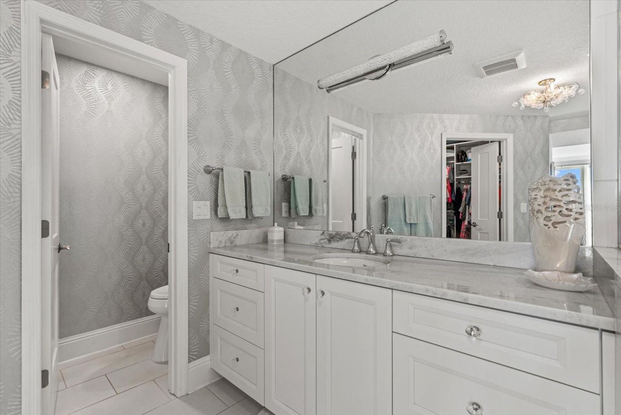 1260 Dolphin Bay Way, Unit 401, Sarasota, FL 34242 Photo