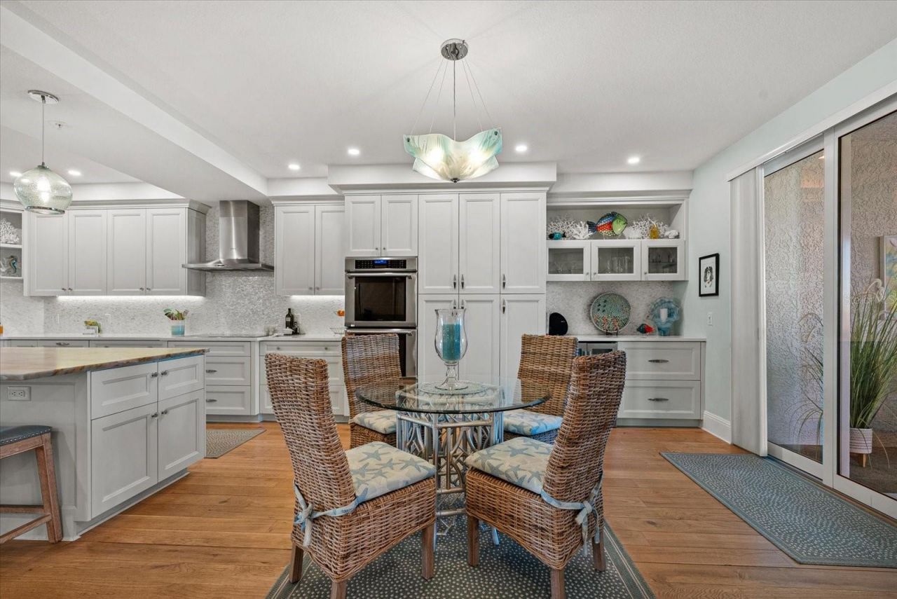 1260 Dolphin Bay Way, Unit 401, Sarasota, FL 34242 Photo