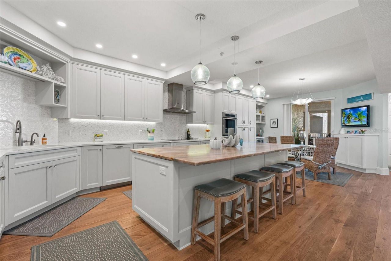 1260 Dolphin Bay Way, Unit 401, Sarasota, FL 34242 Photo