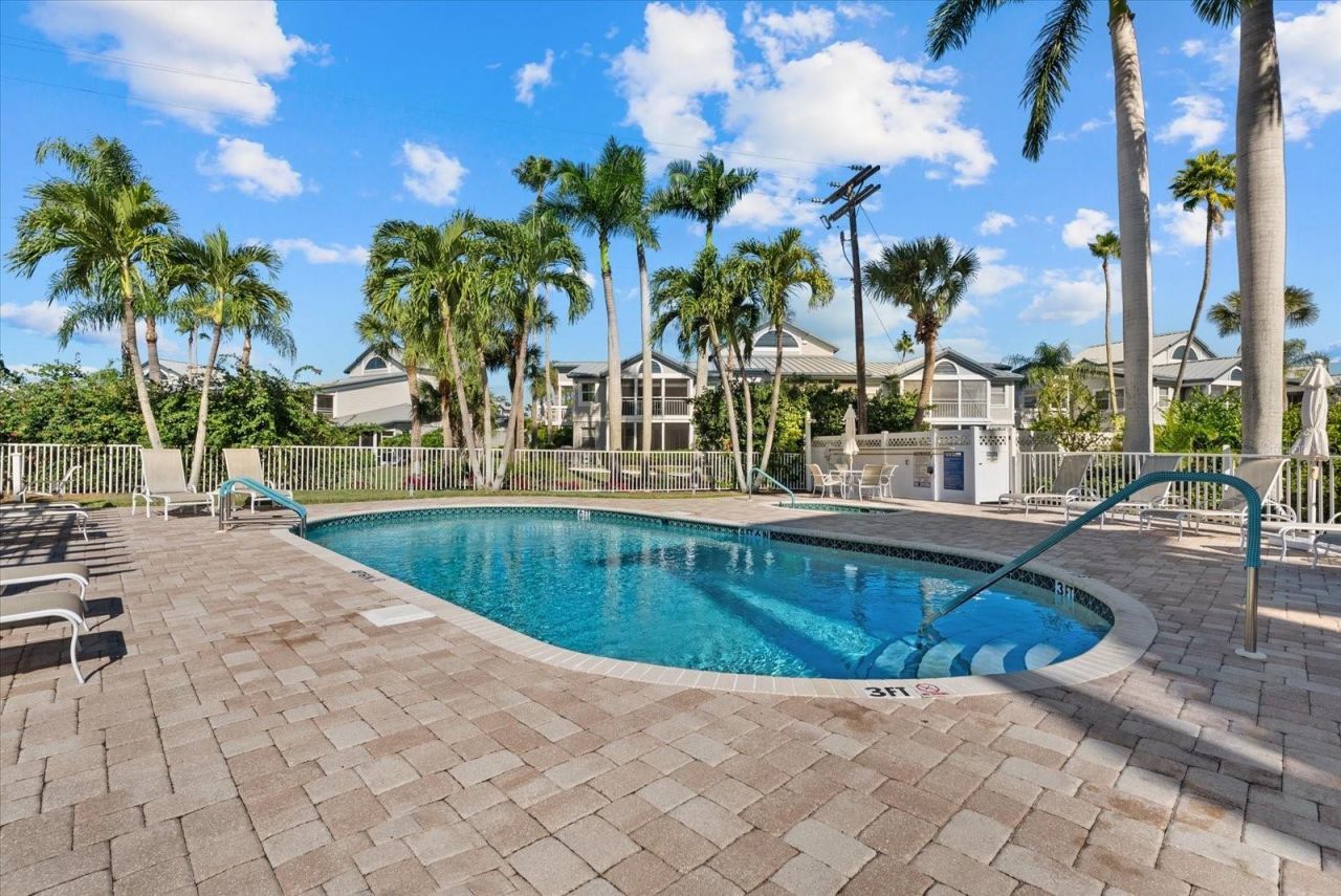 1260 Dolphin Bay Way, Unit 401, Sarasota, FL 34242 Photo