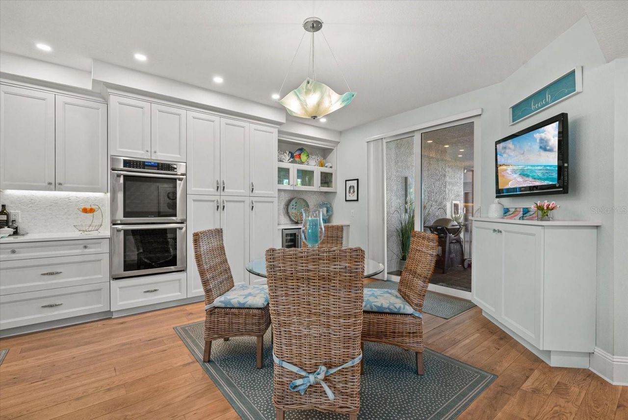 1260 Dolphin Bay Way, Unit 401, Sarasota, FL 34242 Photo