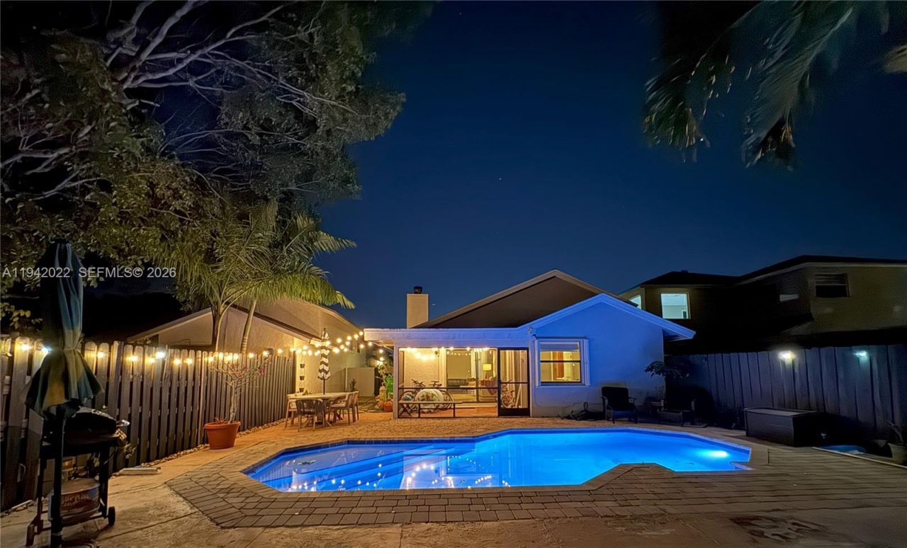 575 Lakeside Cir, Sunrise, FL 33326 Photo