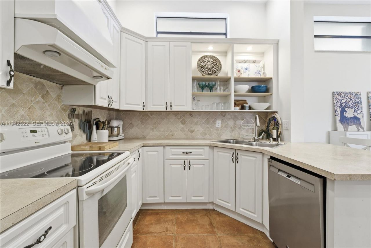 575 Lakeside Cir, Sunrise, FL 33326 Photo