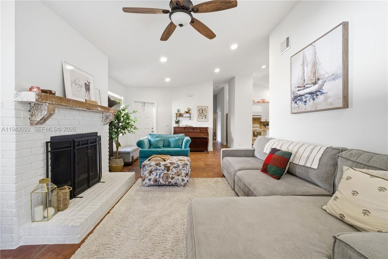 575 Lakeside Cir, Sunrise, FL 33326 Photo