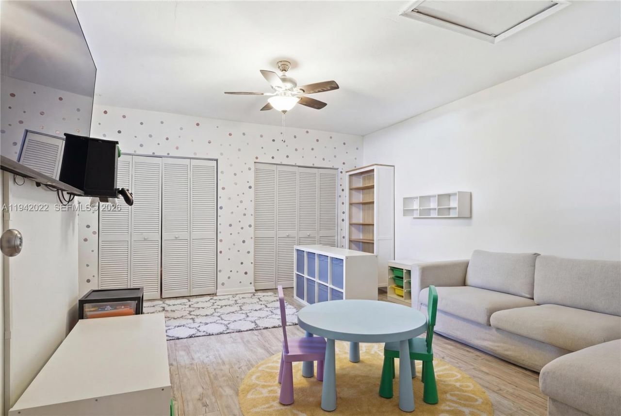 575 Lakeside Cir, Sunrise, FL 33326 Photo