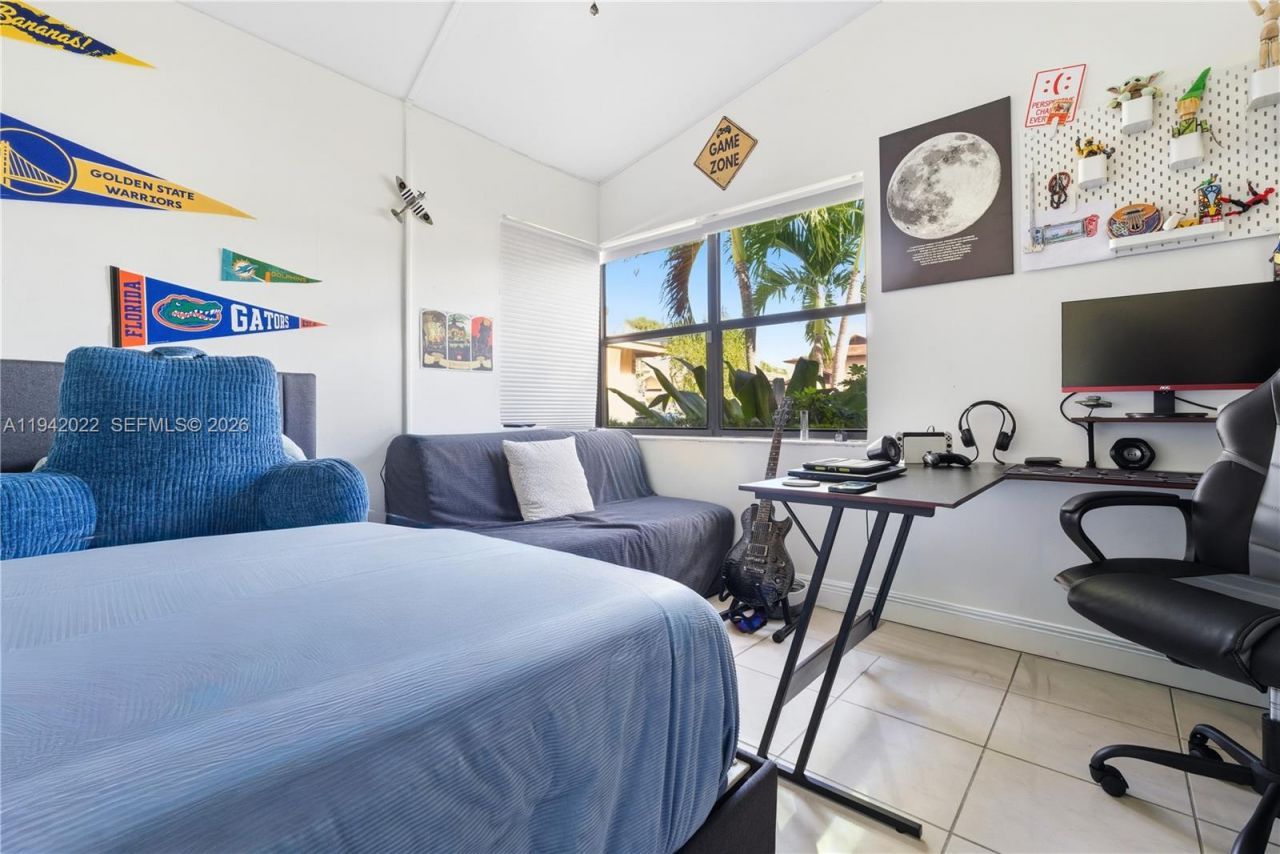 575 Lakeside Cir, Sunrise, FL 33326 Photo