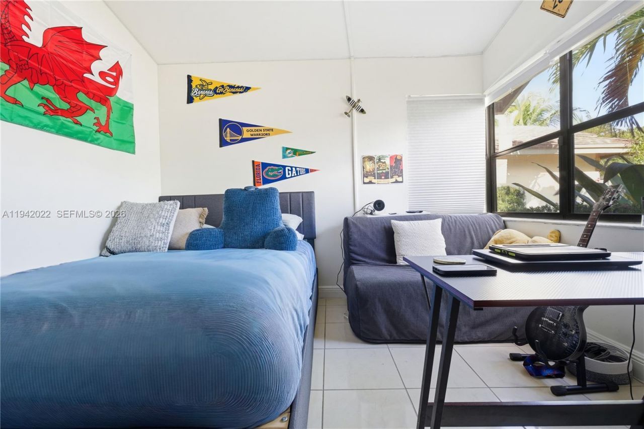 575 Lakeside Cir, Sunrise, FL 33326 Photo