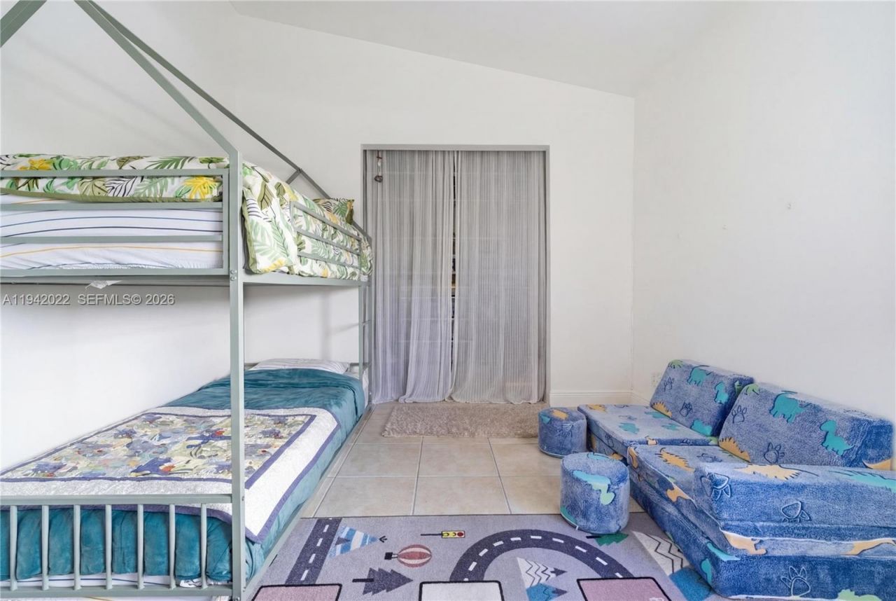 575 Lakeside Cir, Sunrise, FL 33326 Photo