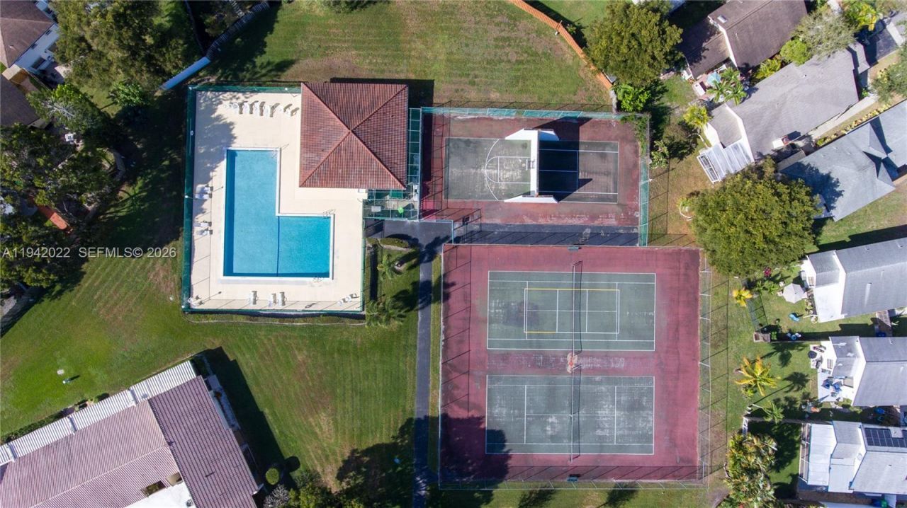 575 Lakeside Cir, Sunrise, FL 33326 Photo