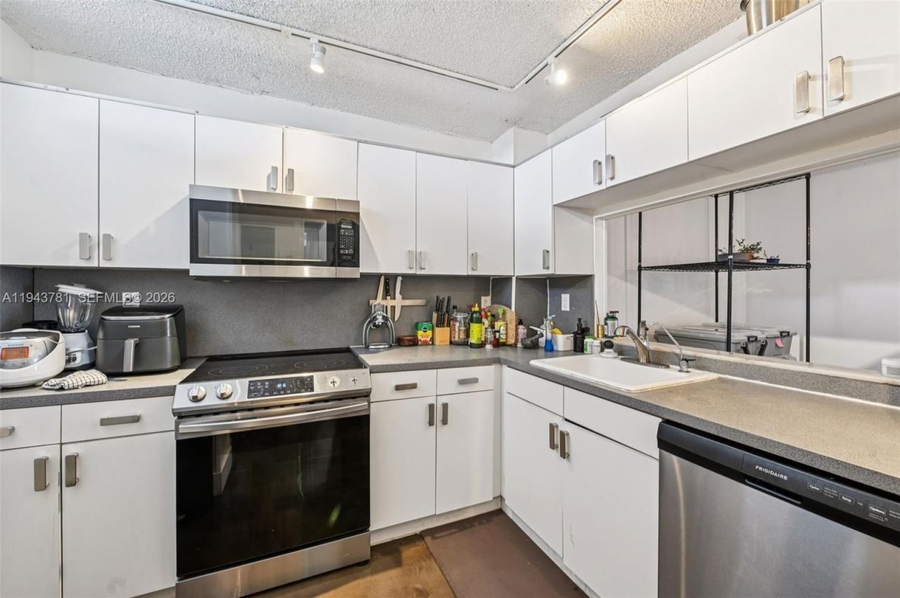 6450 Collins Ave, Unit 703, Miami Beach, FL 33141 Photo