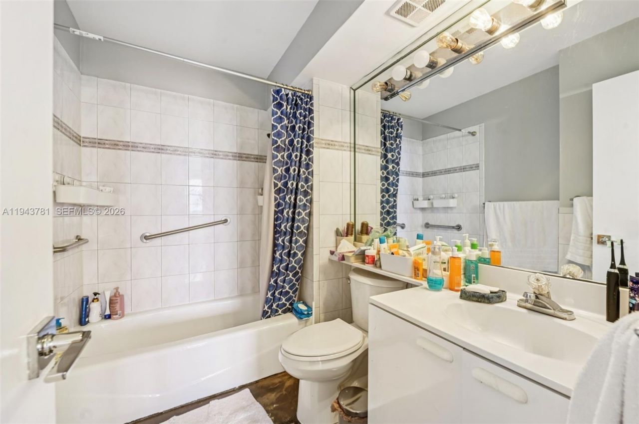 6450 Collins Ave, Unit 703, Miami Beach, FL 33141 Photo