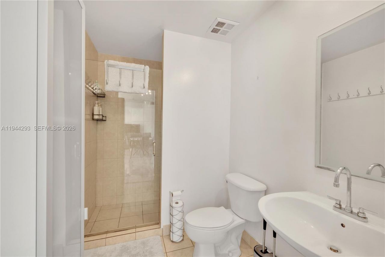 10 SW South River Dr, Unit 1111, Miami, FL 33130 Photo