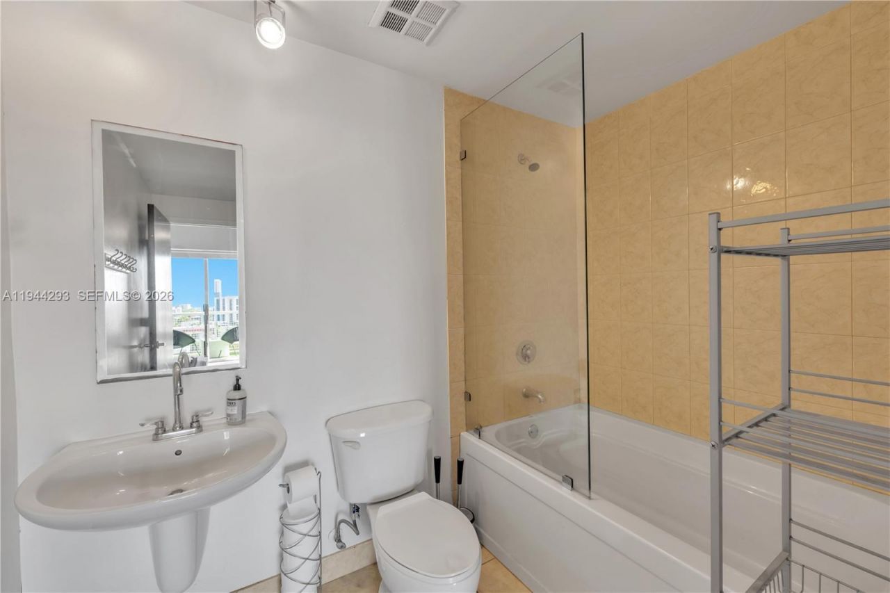 10 SW South River Dr, Unit 1111, Miami, FL 33130 Photo