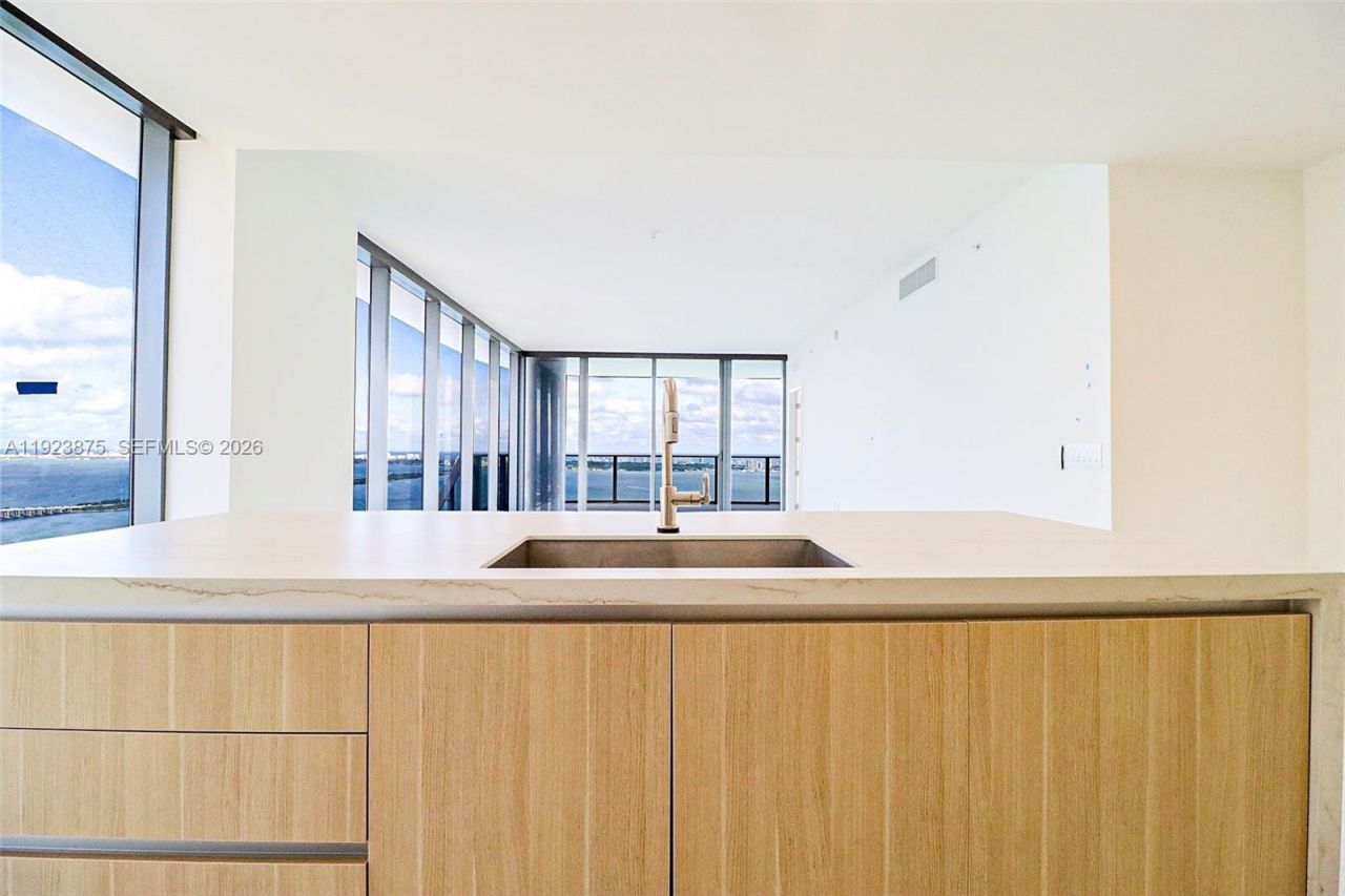 700 NE 24 St, Unit 4201, Miami, FL 33137 Photo