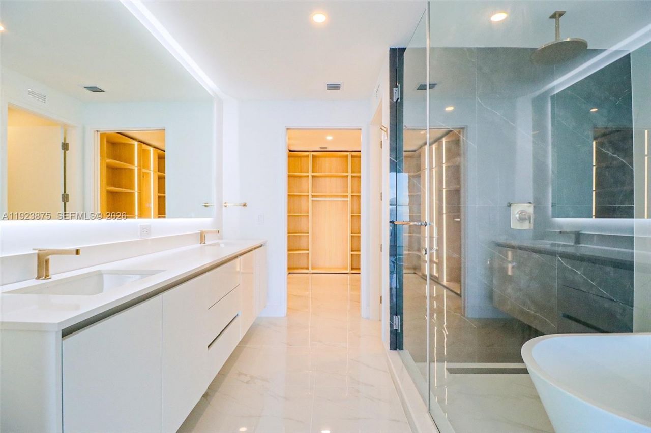 700 NE 24 St, Unit 4201, Miami, FL 33137 Photo