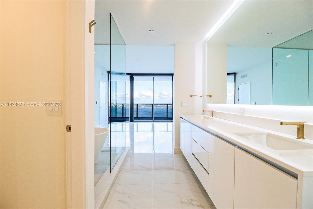 700 NE 24 St, Unit 4201, Miami, FL 33137 Photo