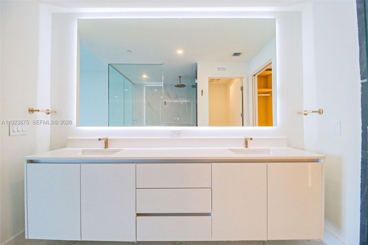 700 NE 24 St, Unit 4201, Miami, FL 33137 Photo