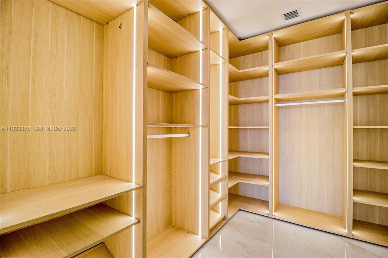 700 NE 24 St, Unit 4201, Miami, FL 33137 Photo