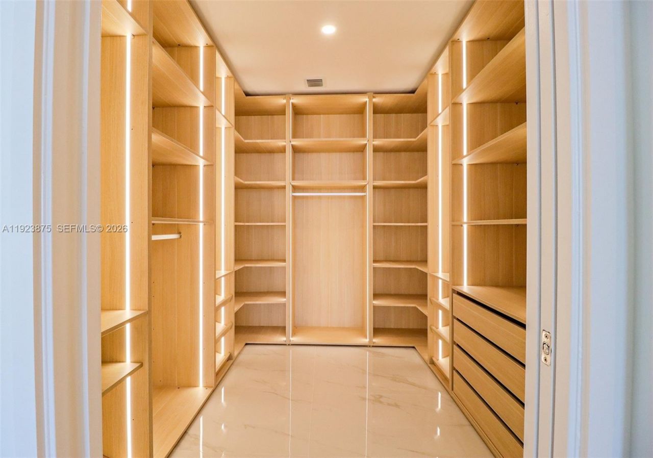 700 NE 24 St, Unit 4201, Miami, FL 33137 Photo