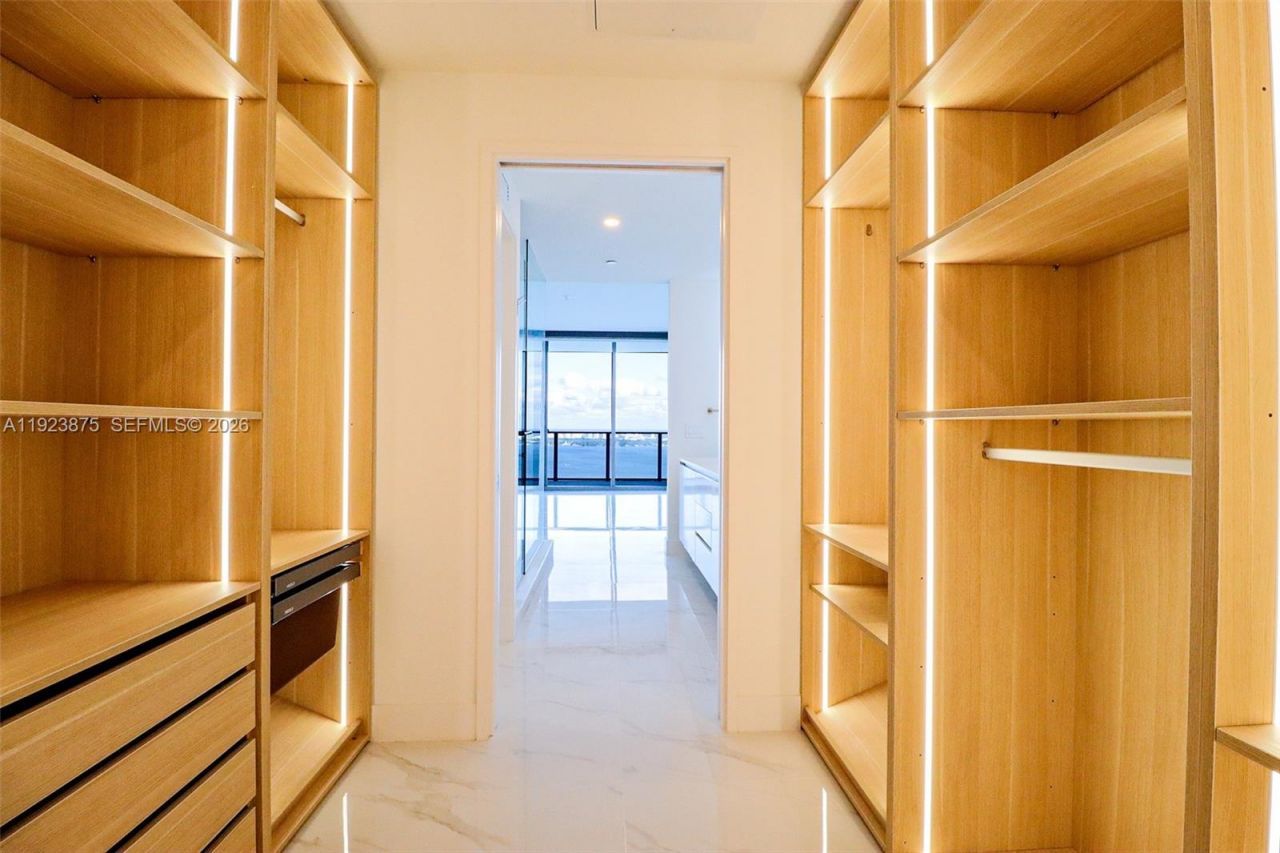 700 NE 24 St, Unit 4201, Miami, FL 33137 Photo