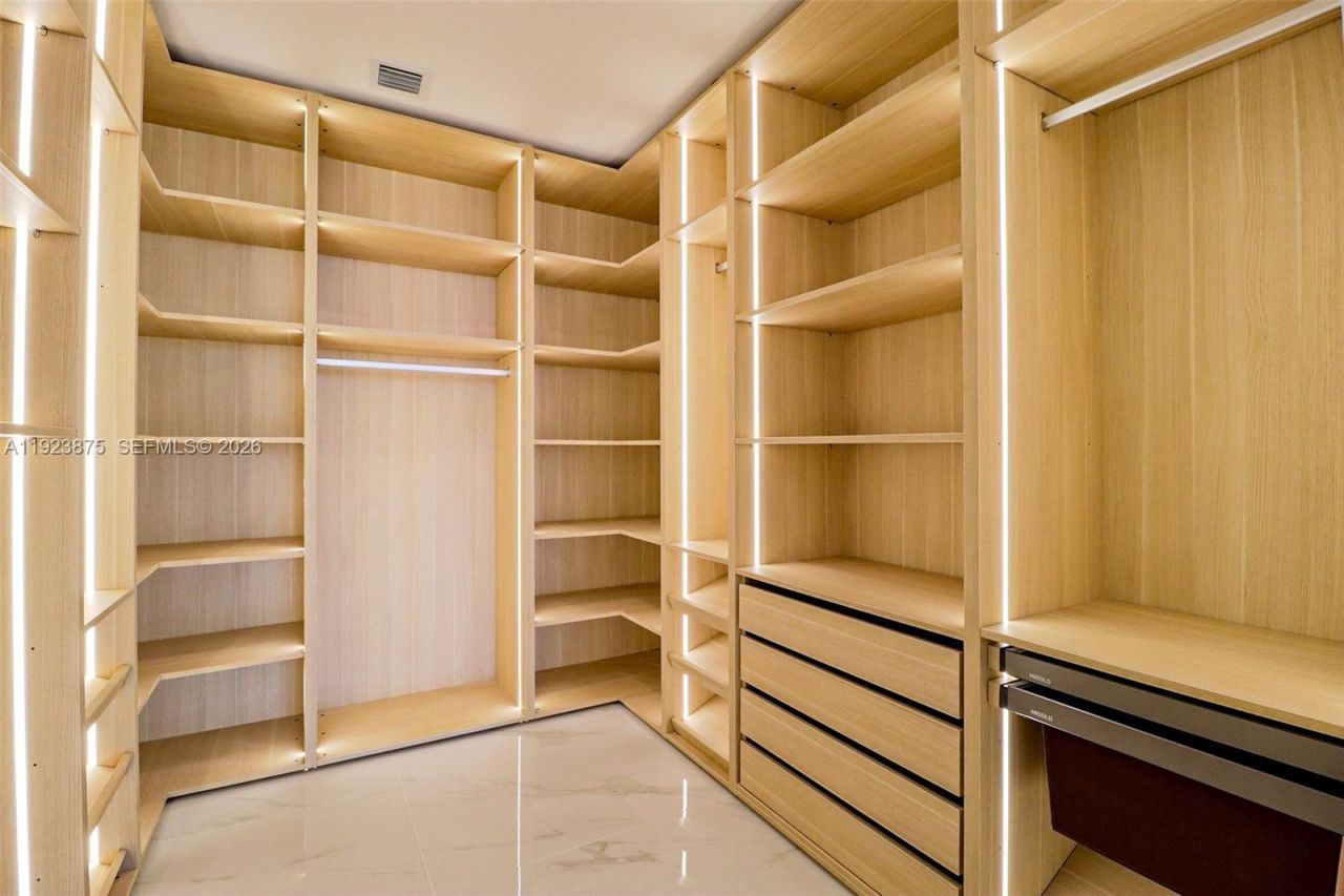 700 NE 24 St, Unit 4201, Miami, FL 33137 Photo