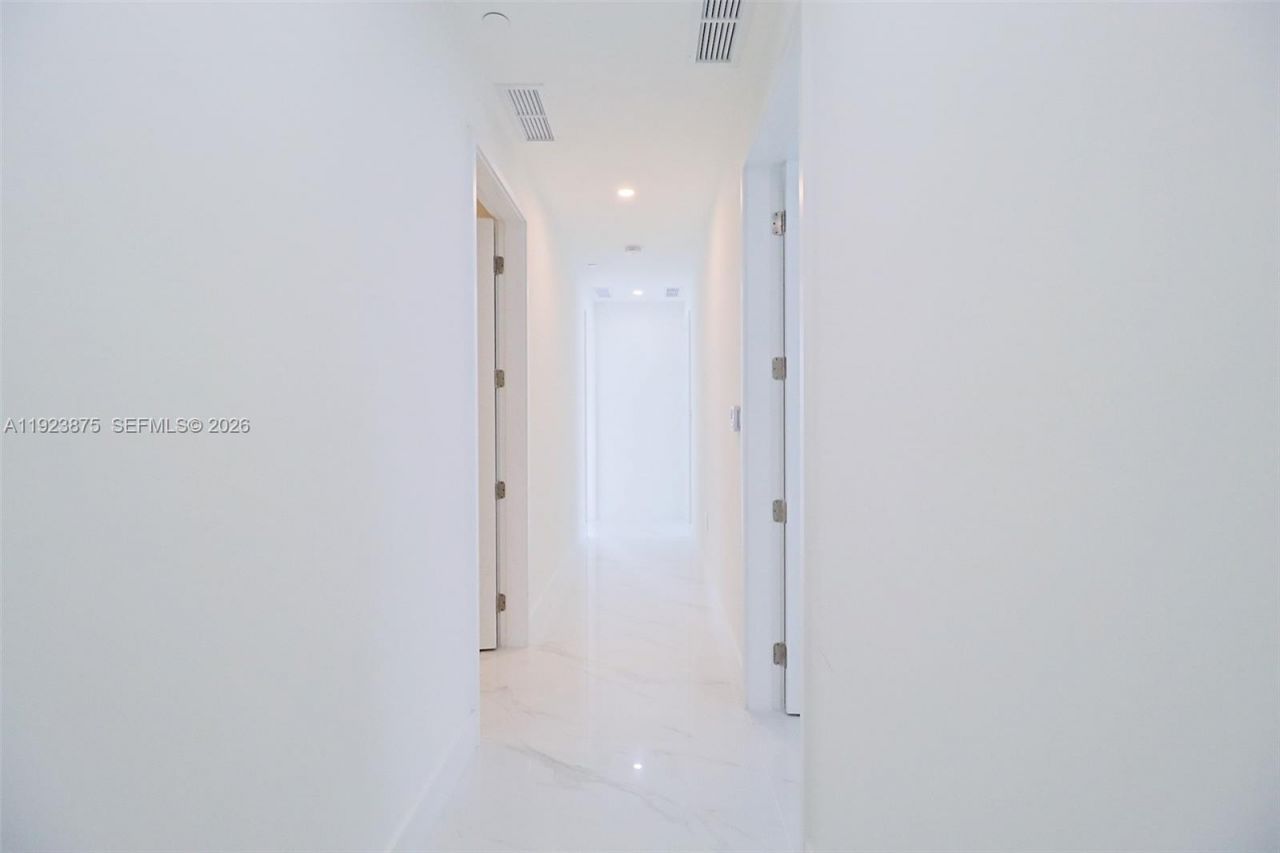 700 NE 24 St, Unit 4201, Miami, FL 33137 Photo