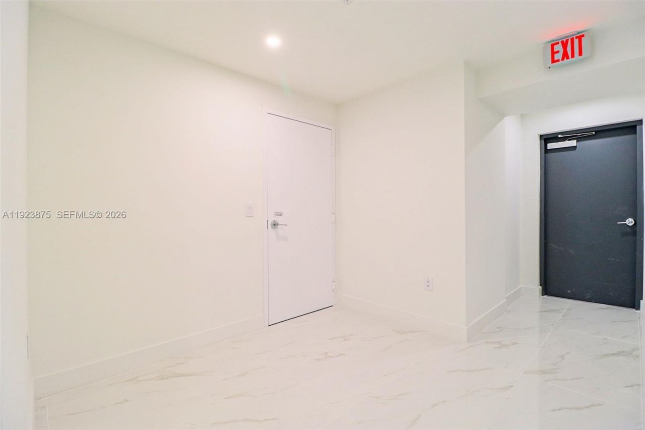 700 NE 24 St, Unit 4201, Miami, FL 33137 Photo