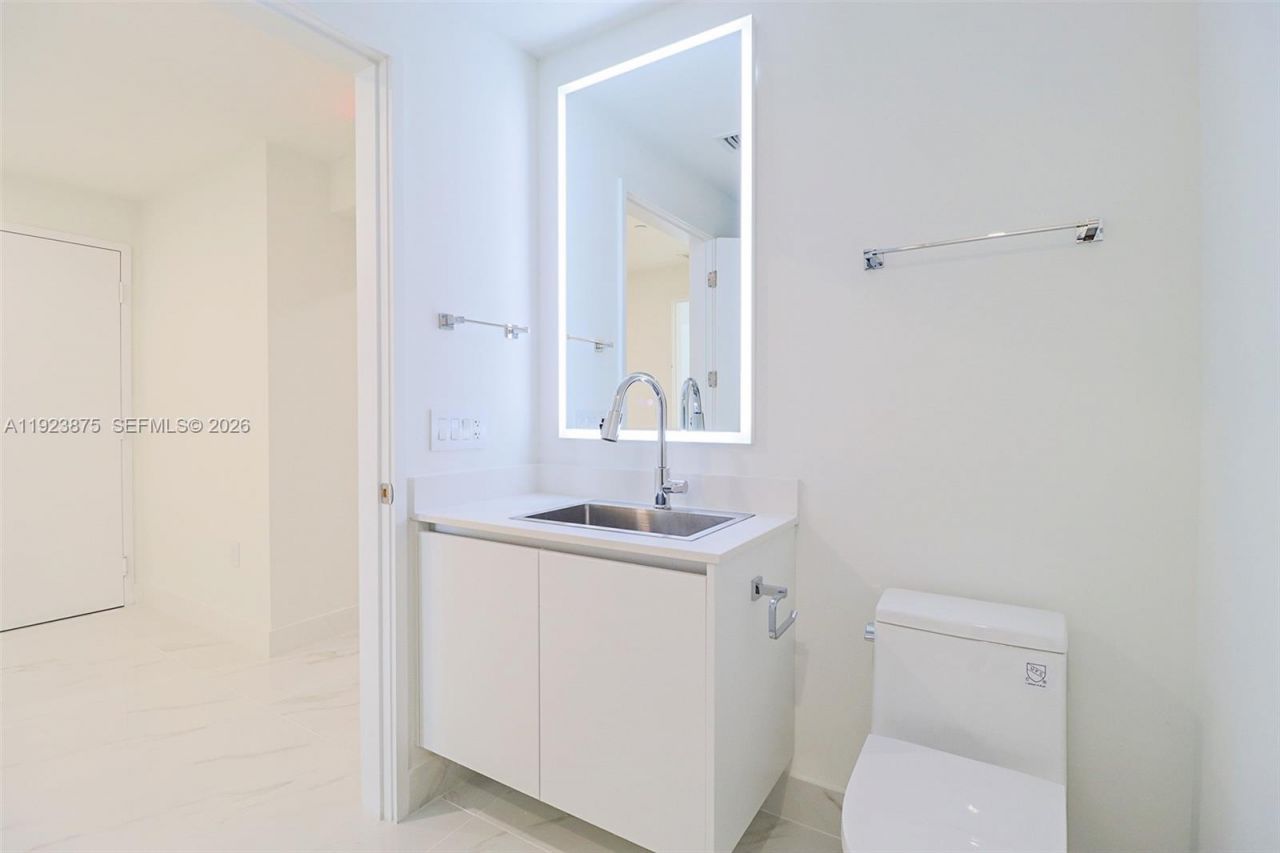 700 NE 24 St, Unit 4201, Miami, FL 33137 Photo