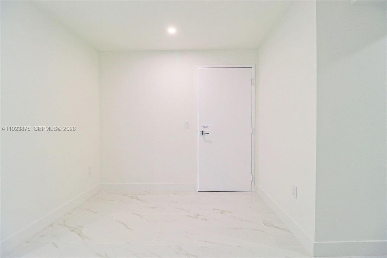 700 NE 24 St, Unit 4201, Miami, FL 33137 Photo