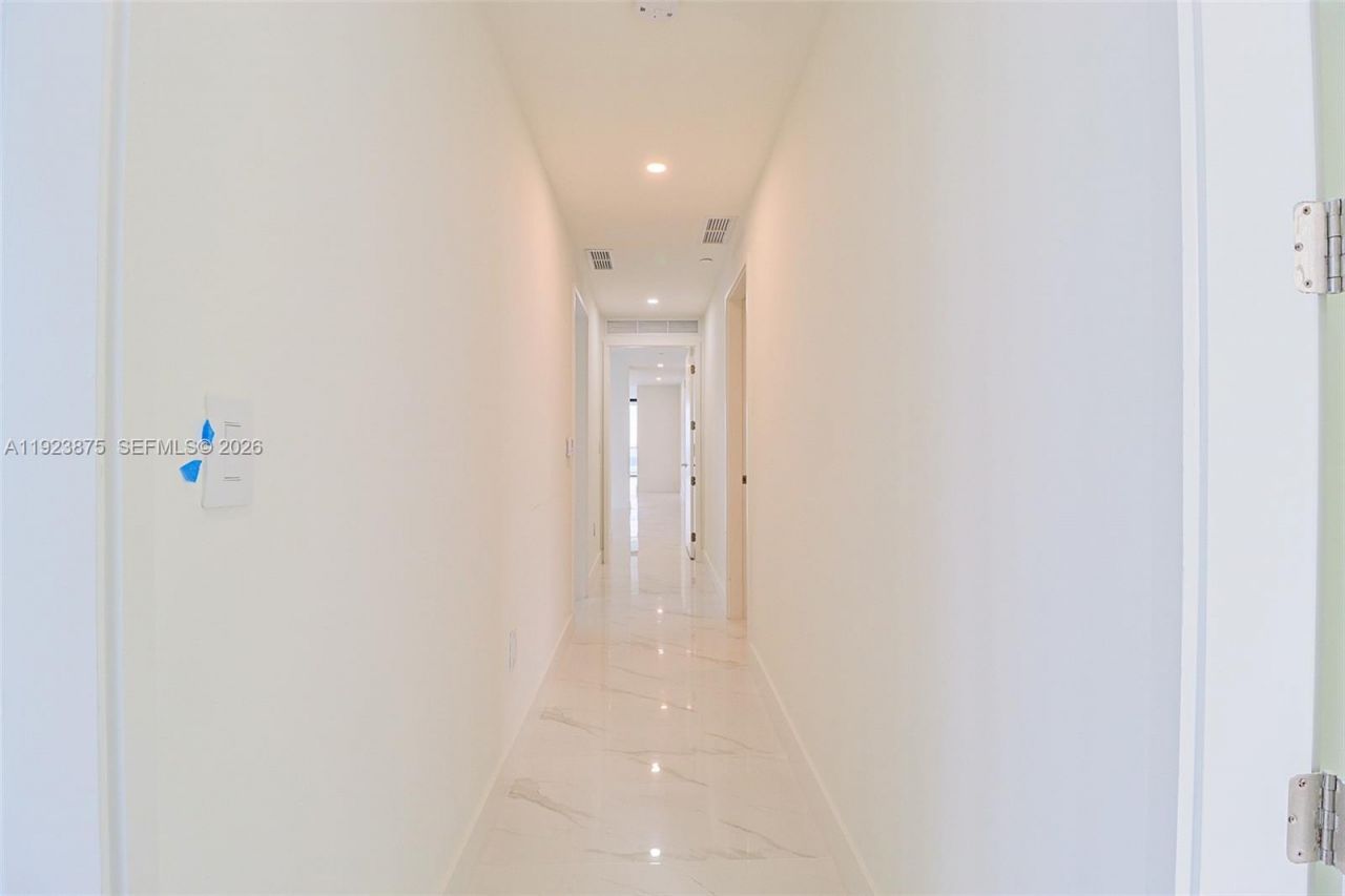 700 NE 24 St, Unit 4201, Miami, FL 33137 Photo