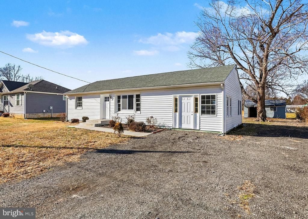 187 Brooks Drive, Colonial Beach, VA 22443 Main Photo