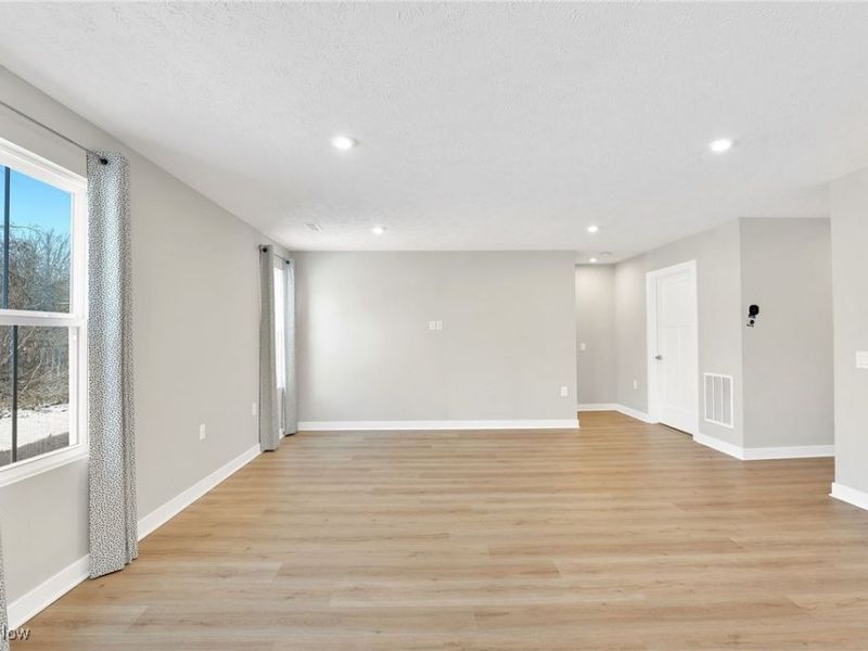 113 W Spring Drive, Elyria, OH 44035 Photo 5