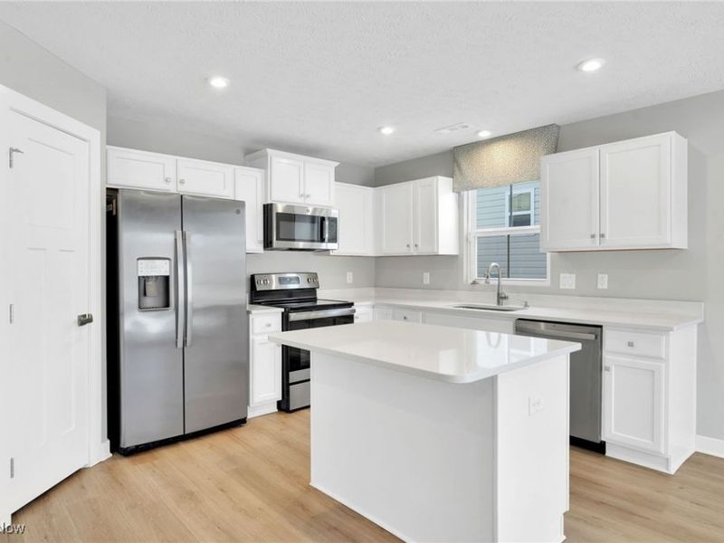 113 W Spring Drive, Elyria, OH 44035 Photo 6