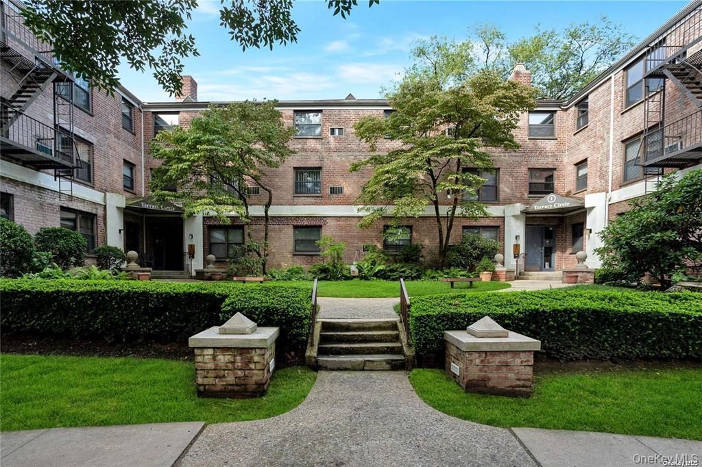 1 Terrace Circle, Unit 3H, Great Neck, NY 11021 Main Photo