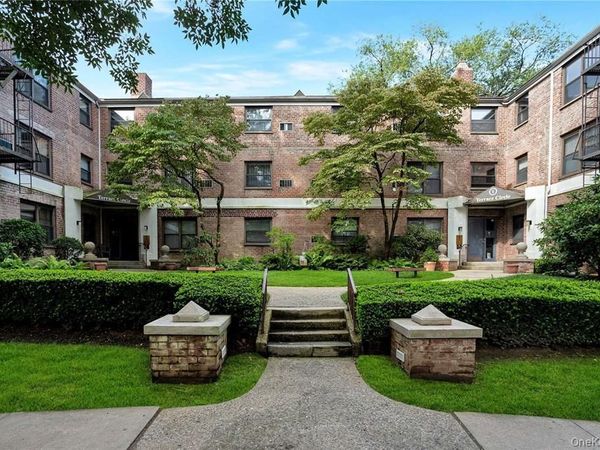 1 terrace Circle, Unit 3H, Great Neck, NY 11021